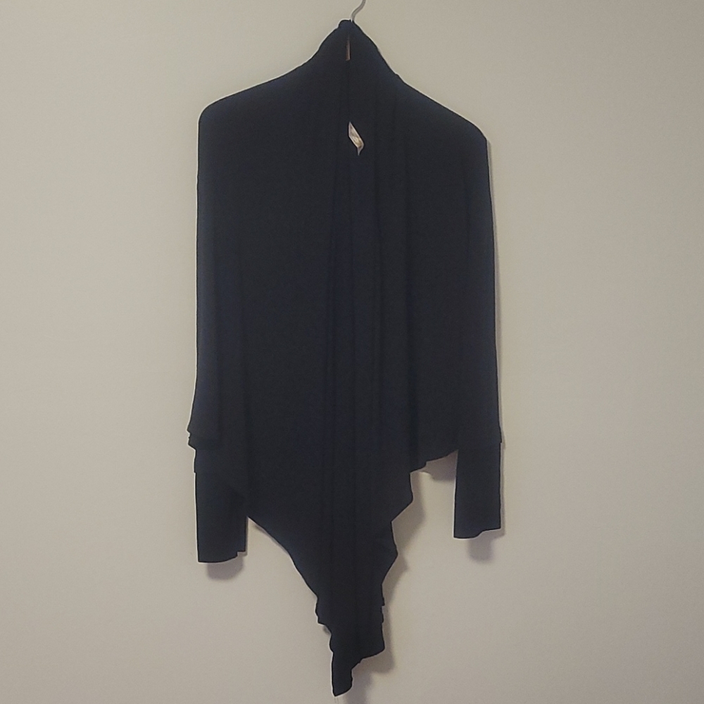 *LIKE NEW* Convertible Black Sweater